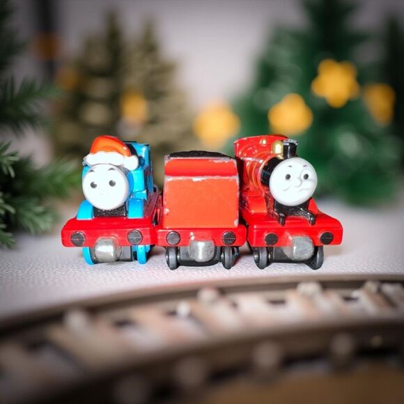 Thomas & Friends Take Along N Play Metal Magnetic James Tendar Holiday Thomas B6 - Picture 1 of 9